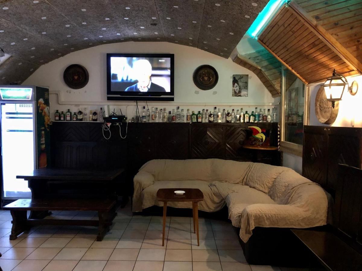 Whole Basemenet Former Pub4 Stag Do/hen Party Будапешт
