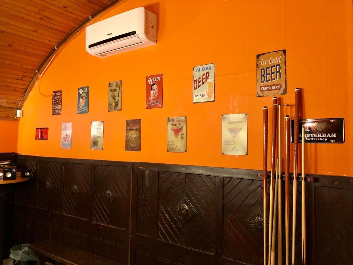 Апартаменти Whole Basemenet Former Pub4 Stag Do/hen Party