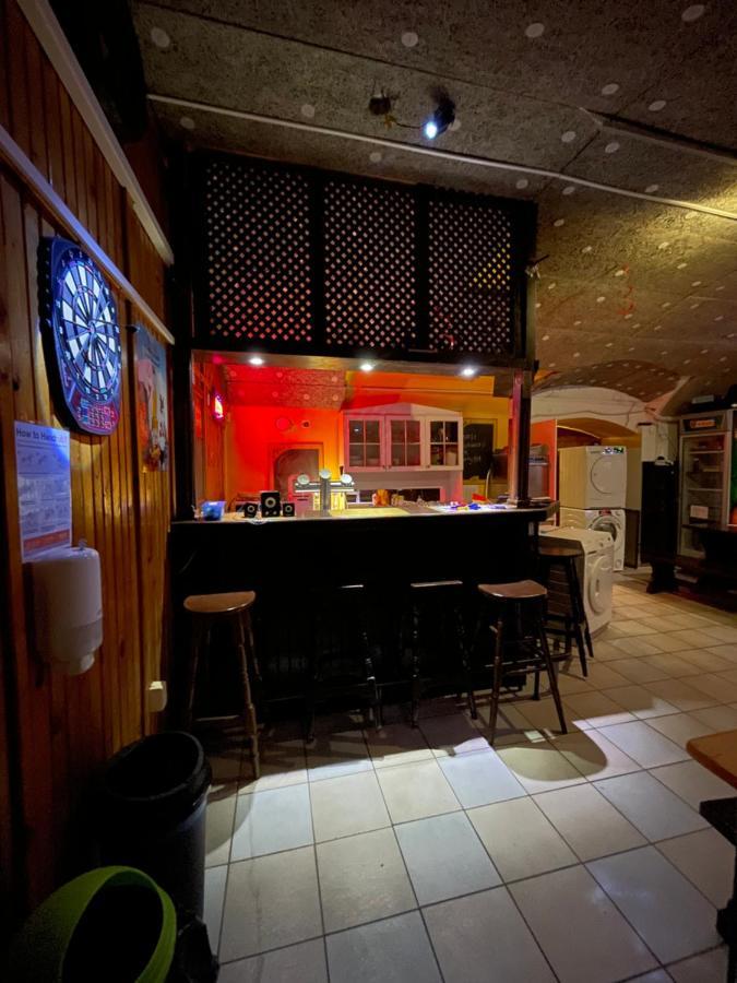 Whole Basemenet Former Pub4 Stag Do/hen Party Апартаменти Будапешт