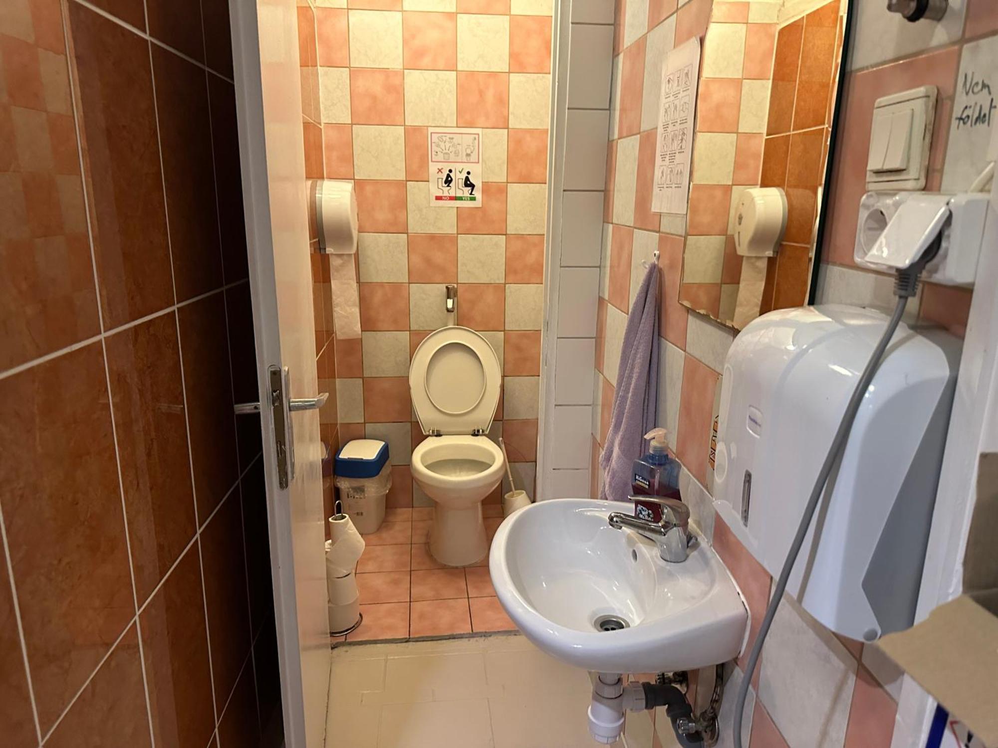 Апартаменти Whole Basemenet Former Pub4 Stag Do/hen Party Будапешт
